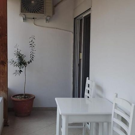 Michalis, 2-bedroom apartment in Saranda Buitenkant foto