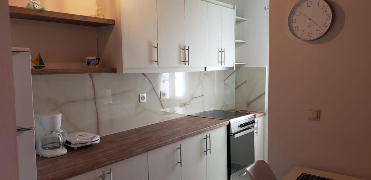 Michalis, 2-bedroom apartment in Saranda Buitenkant foto