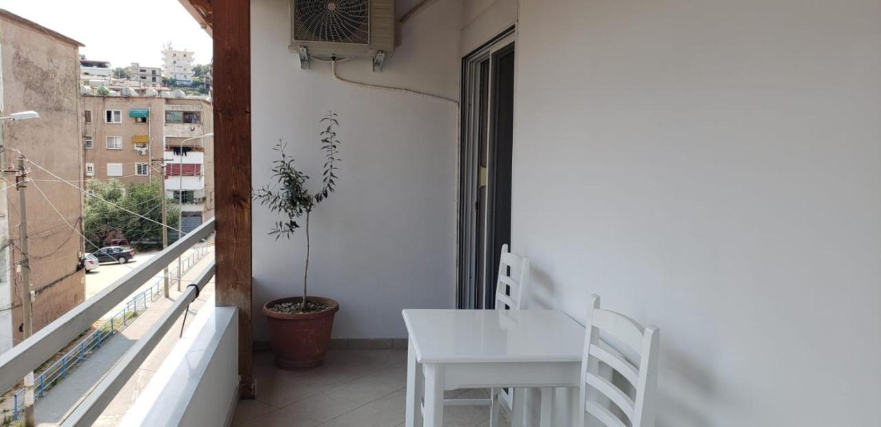Michalis, 2-bedroom apartment in Saranda Buitenkant foto